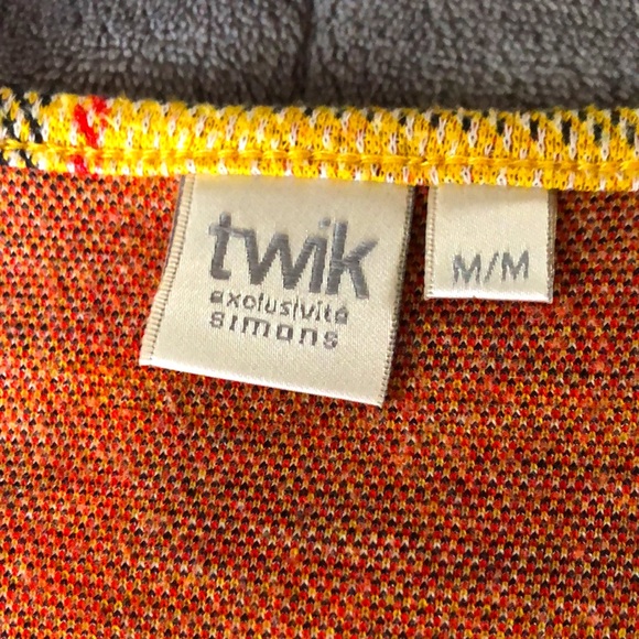 patterned yellow simons top - Picture 3 of 3